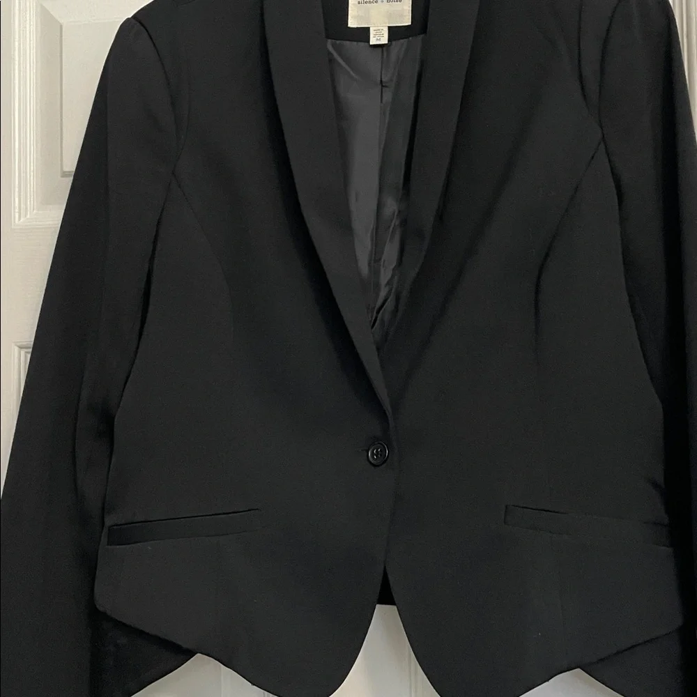 Silence + Noise Classic Black Blazer - Picture 4 of 7